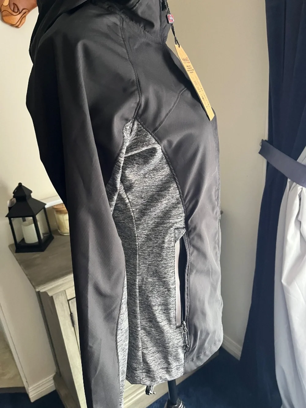Avalanche Jacket - Picture 2 of 3